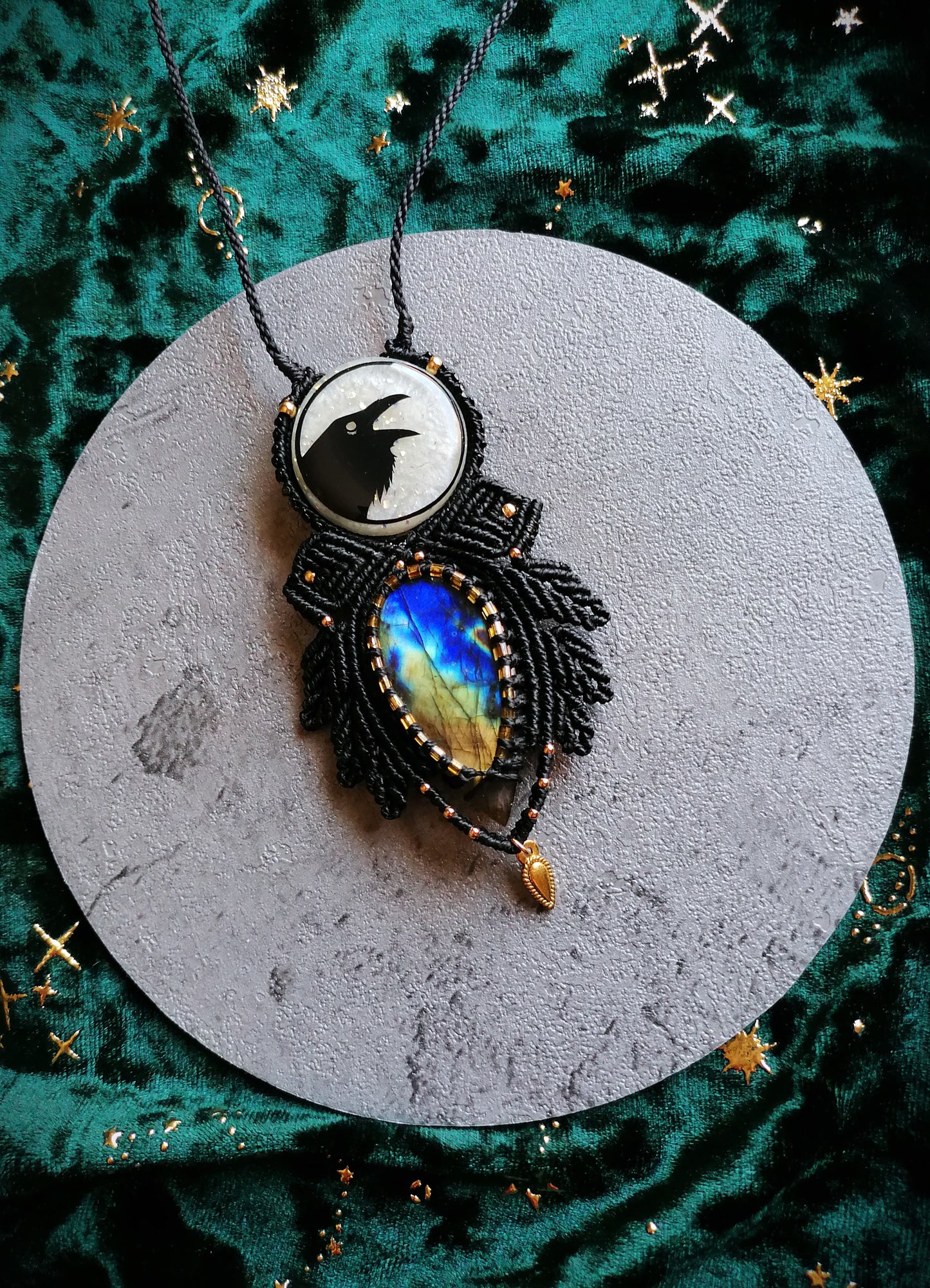 Corneille du Bois sombre - Pendentif labradorite