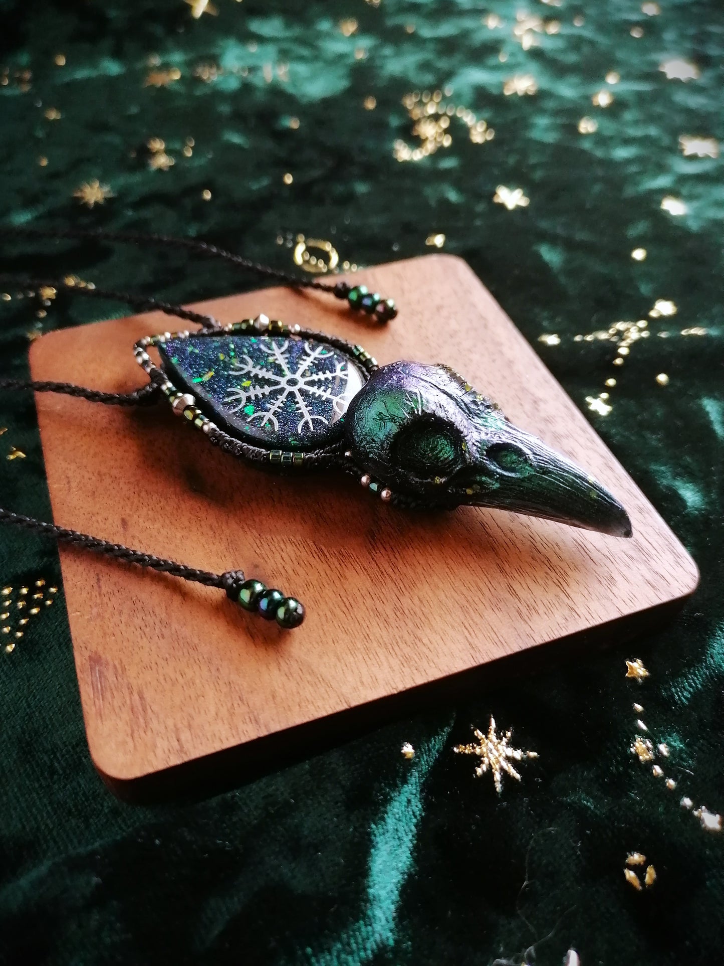 Corvus aegishjalmur - pendentif réglable