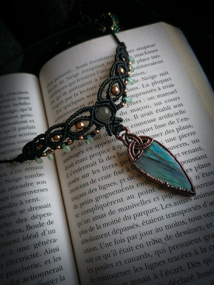 Triquetra - ras de cou - micromacramé, cuivre et labradorite