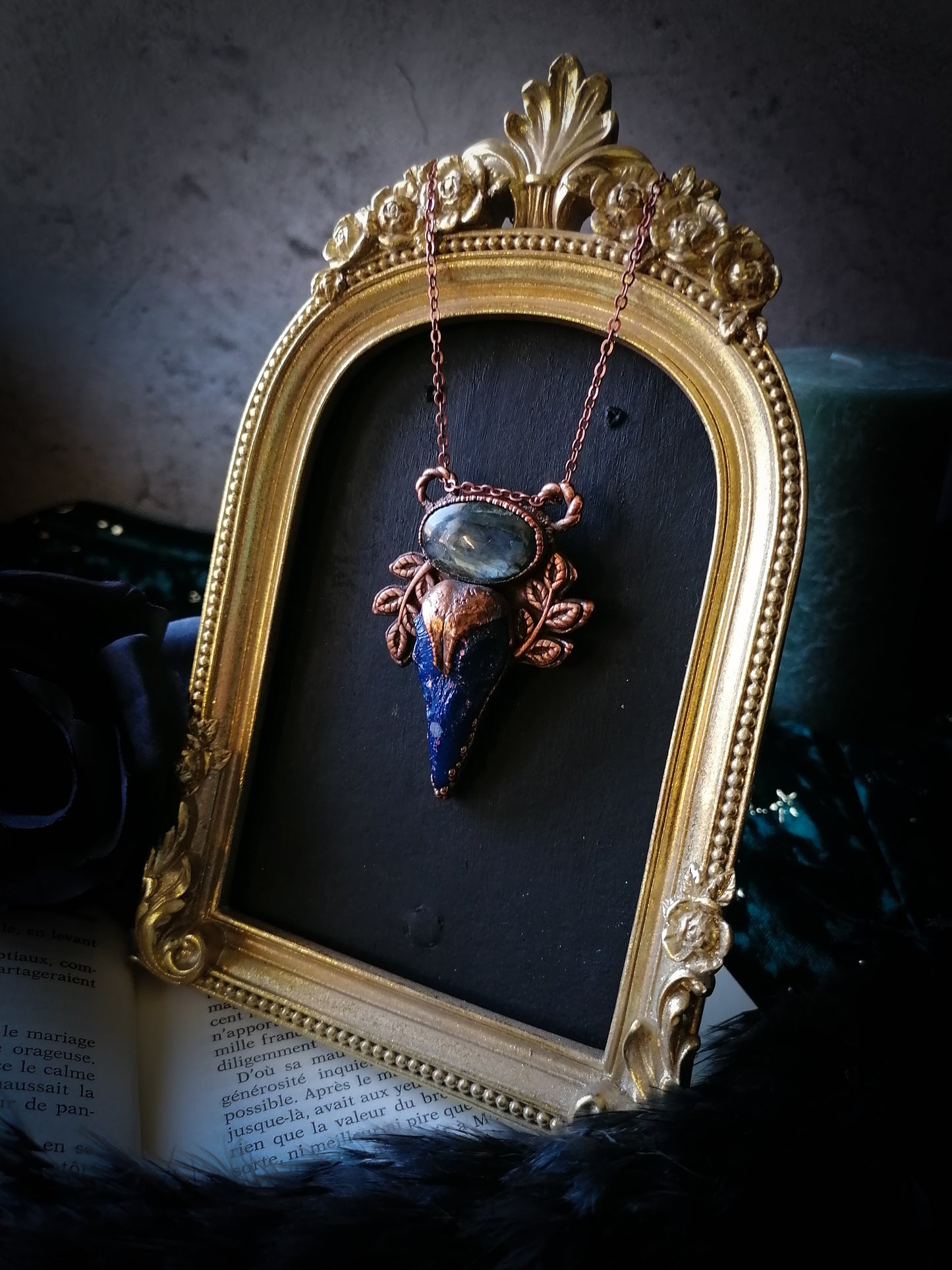 Bluebell - Coven of ravens - Pendentif en cuivre et labradorite