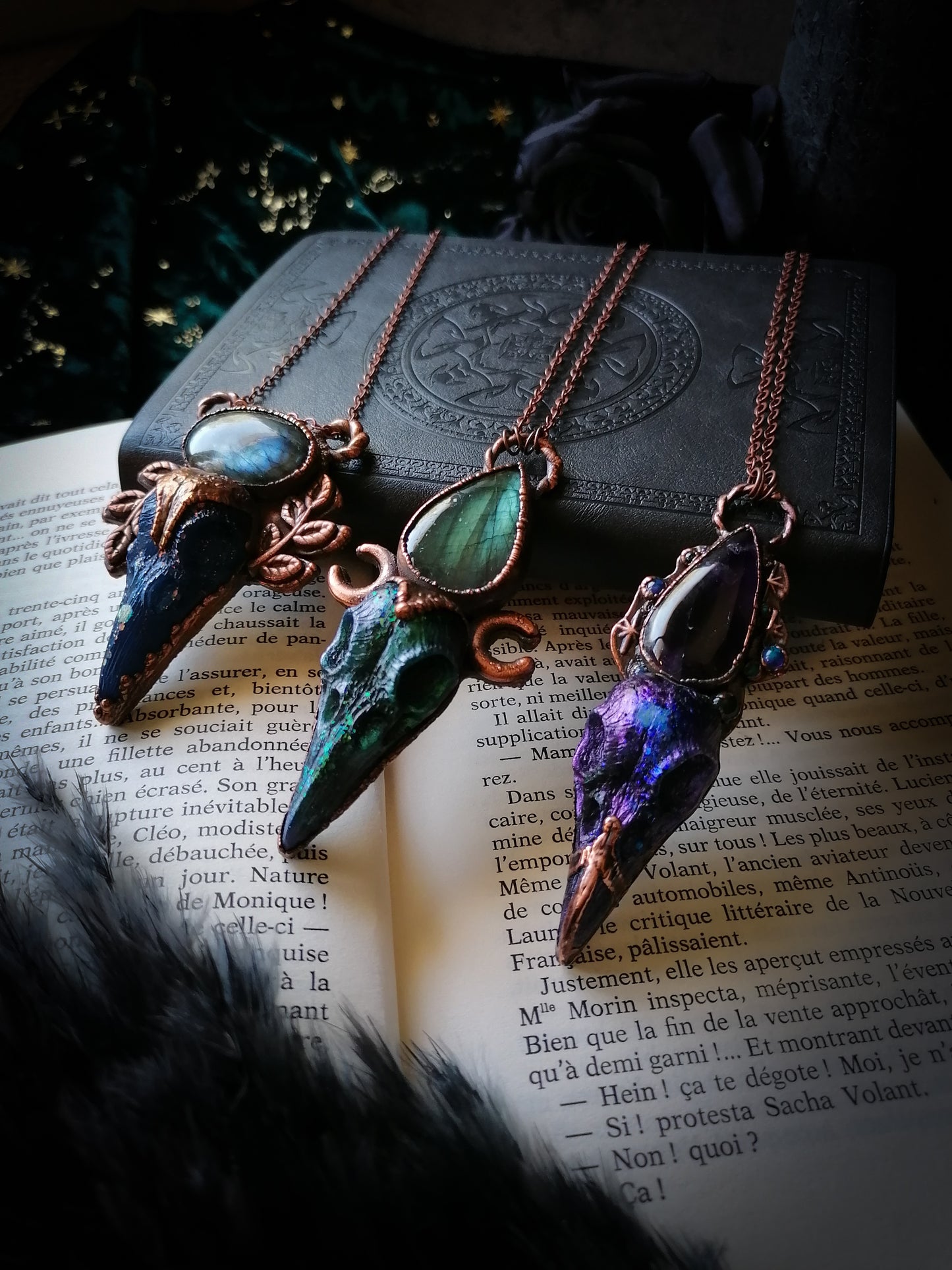 Bluebell - Coven of ravens - Pendentif en cuivre et labradorite