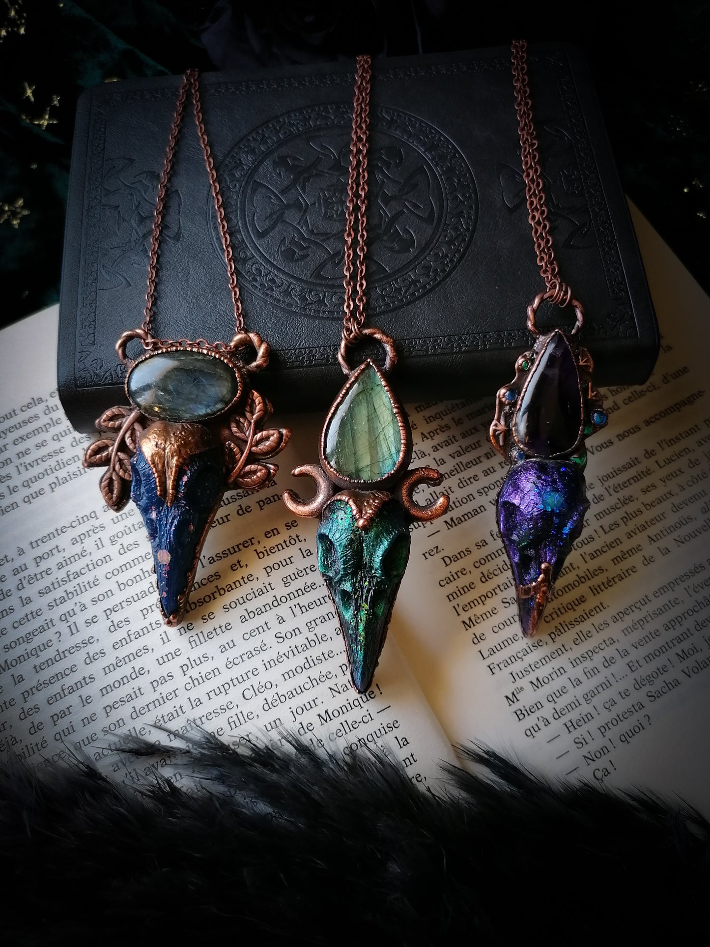 Bluebell - Coven of ravens - Pendentif en cuivre et labradorite