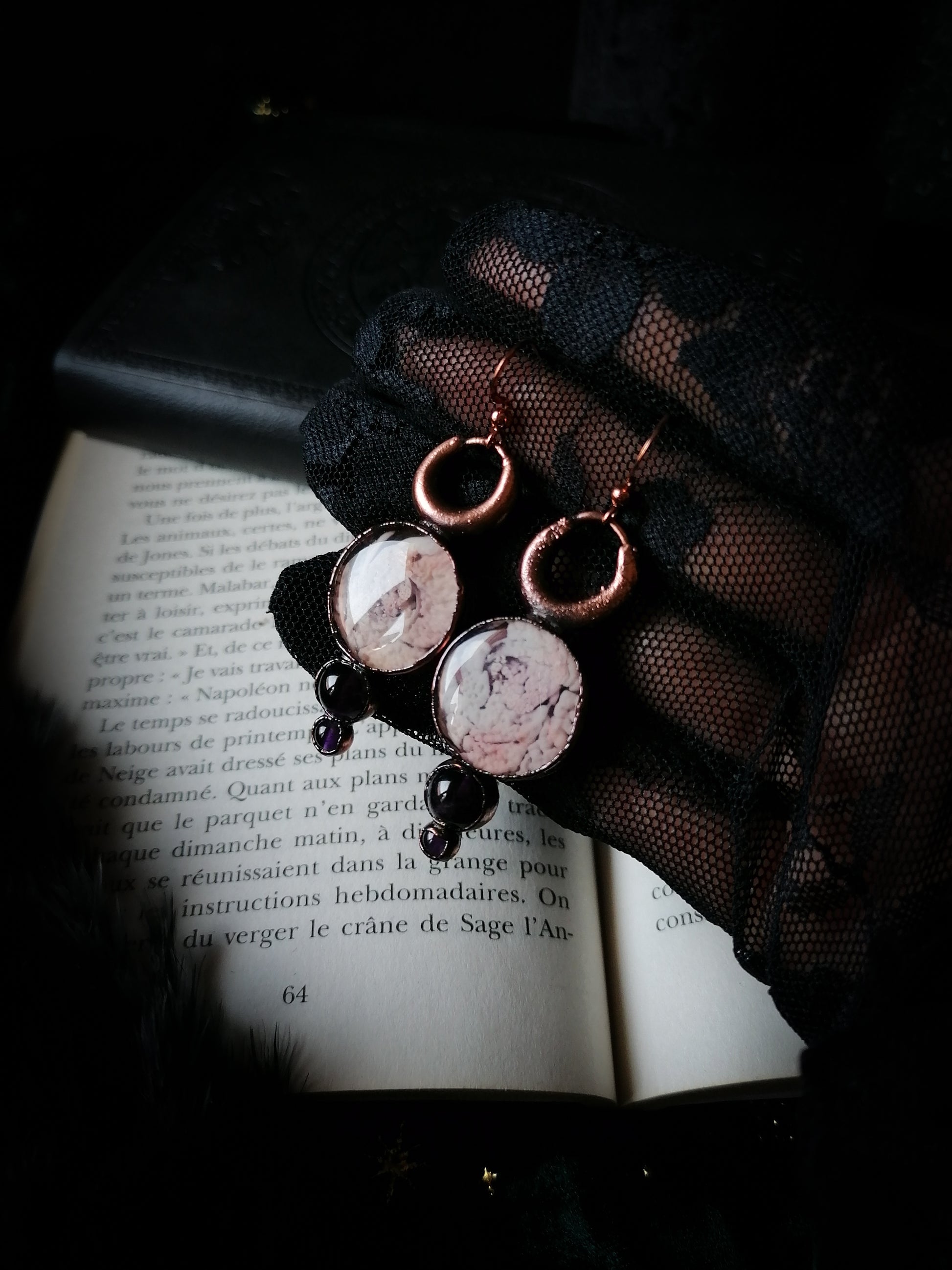 Boucles d'oreilles witchy violette avec améthystes et cuivre 